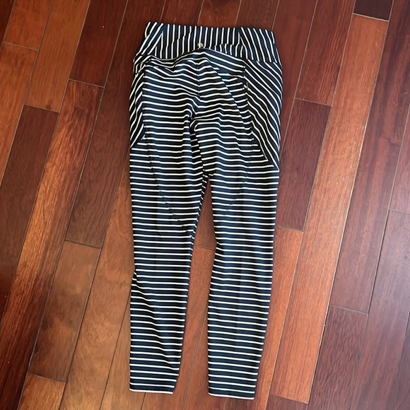 Athleta Stripe Contender 7/8 Tight #211056‎ - Picture 9 of 10